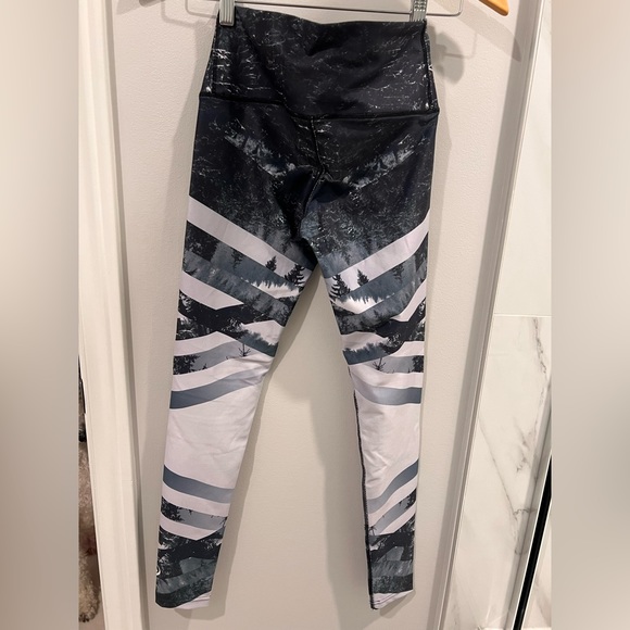 Inner Fire yoga leggings - Picture 2 of 4